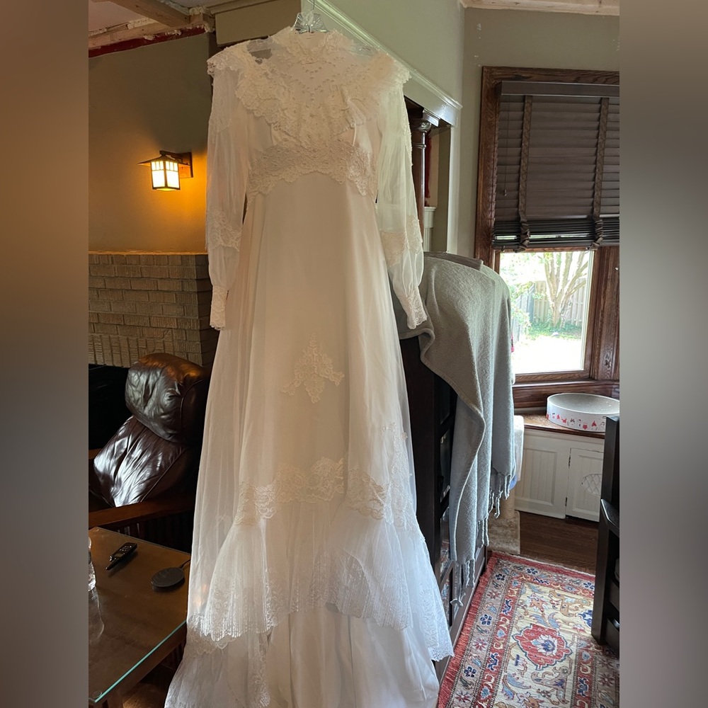 70’s Vintage White Lace Wedding Dress Victorian Edwardian boho style lace pearls